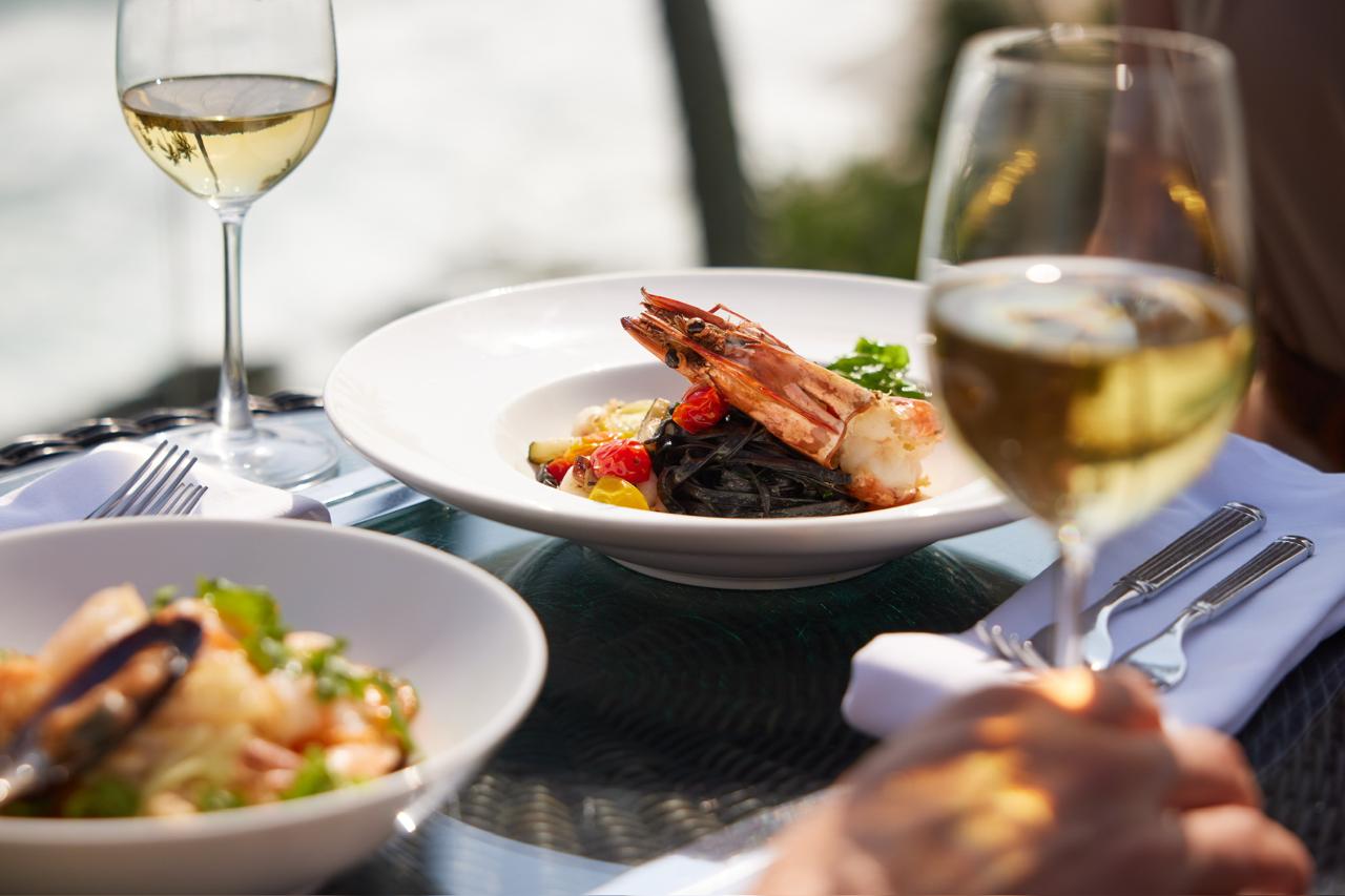Half board dining